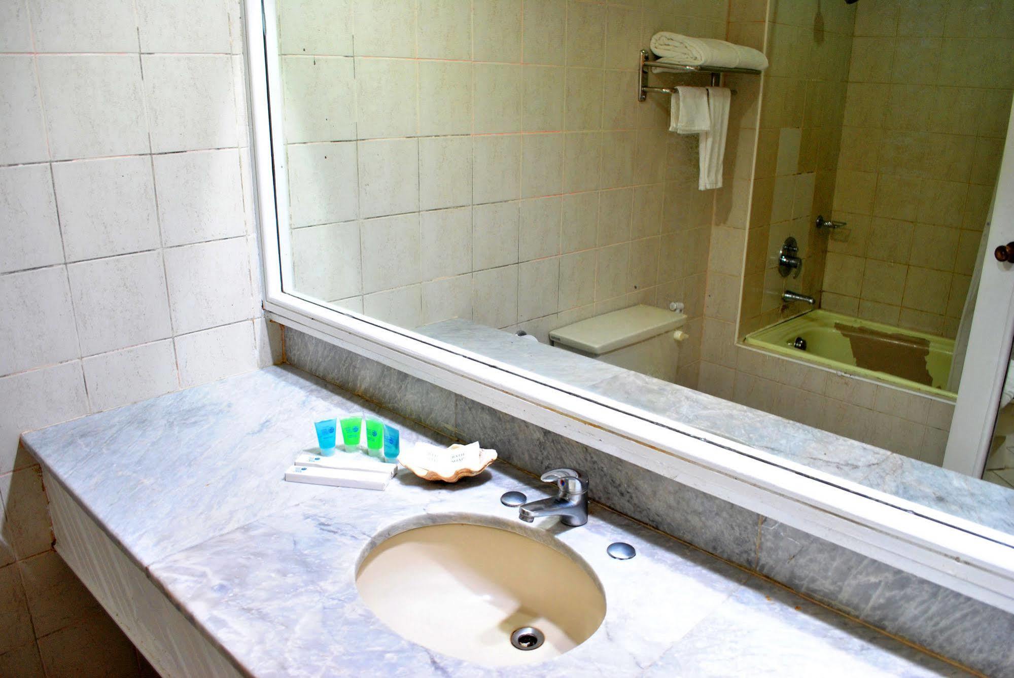 Leyte Park Resort Hotel 独鲁万 外观 照片
